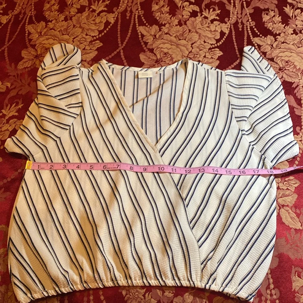 EUC - Good Luck Gem- Striped V-Neck Crop Top - Picture 4 of 9